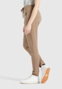 Khujo Sweatpants Tapered Broek Alenia Dames Lichtbruin -Khujo Winkel 09d33f07b401096e02eca121db1698ed