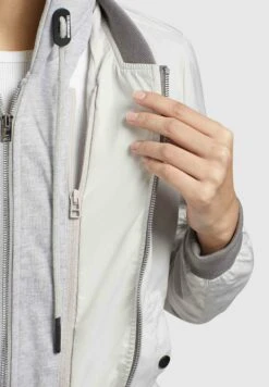 Khujo Persee - Lichte Jas - Hellgrau 12 Khujo Persee - Lichte Jas - Hellgrau -Khujo Winkel 10d01ba7d37a437b945930fcf9628d59