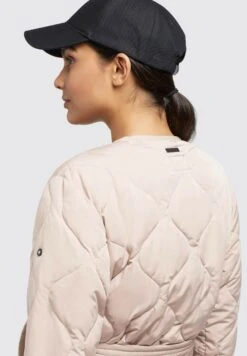 Khujo Yuna - Jas - War Pin 14 Khujo Yuna - Jas - War Pin -Khujo Winkel 1400164e31144188b67afe8a4f15aff4