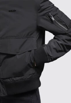 Khujo Nova - Bomberjacks - Schwarz 11 Khujo Nova - Bomberjacks - Schwarz -Khujo Winkel 45ca9e15cc9b4bf3847ce3056ca3589f