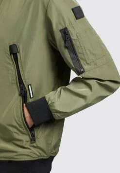 Khujo Astile2 - Bomberjacks - Olivgrün 13 Khujo Astile2 - Bomberjacks - Olivgrün -Khujo Winkel 7f0272f37f694818808aeaa55bb2c546