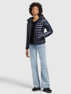 Khujo Tussenjassen Tussenjas Lovina Dames Donkerblauw -Khujo Winkel 887f931ca41234e878c8ce515b76c3a2