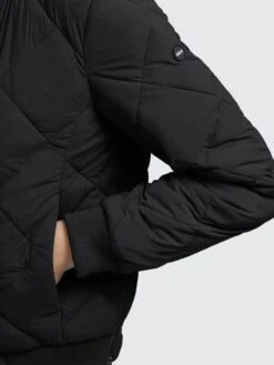 Khujo Tussenjassen Tussenjas Leona Dames Zwart -Khujo Winkel b3b1aa3f958b40475df25ba1c909274b