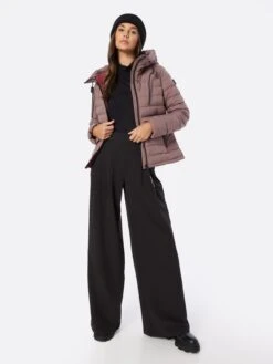 Khujo Tussenjassen Tussenjas Lovina Dames Bessen 8 Khujo Tussenjassen Tussenjas Lovina Dames Bessen -Khujo Winkel ccb4af3c62ebc2affe7eeacfc5dcee9d