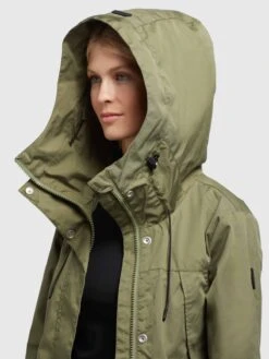 Khujo Parkas Tussenparka Aira Dames Olijfgroen -Khujo Winkel e9a5a662014722669acb6ce00299b97b